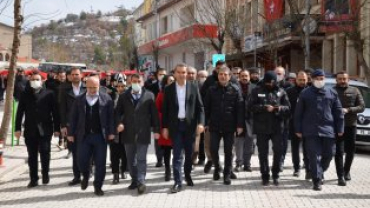 18 MART ŞEHİTLERİNİ ANMA VE ÇANAKKALE ZAFERİ GÜNÜNDE ŞEHİTLERİMİZE SAYGI YÜRÜYÜŞÜ DÜZENLENDİ..