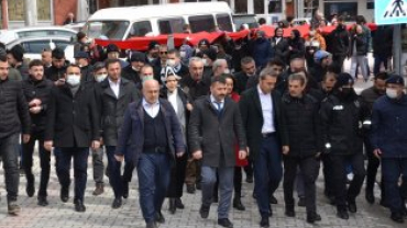 18 MART ŞEHİTLERİNİ ANMA VE ÇANAKKALE ZAFERİ GÜNÜNDE ŞEHİTLERİMİZE SAYGI YÜRÜYÜŞÜ DÜZENLENDİ..