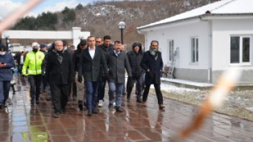 SOĞUK HAVA VE KAR YAĞIŞINA RAĞMEN CEVİZ DERE ŞEHİTLİĞİMİZE 'ŞEHİTLERİMİZE SAYGI YÜRÜYÜŞÜ' GERÇEKLEŞTİRİLDi