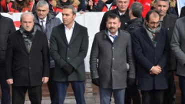 SOĞUK HAVA VE KAR YAĞIŞINA RAĞMEN CEVİZ DERE ŞEHİTLİĞİMİZE 'ŞEHİTLERİMİZE SAYGI YÜRÜYÜŞÜ' GERÇEKLEŞTİRİLDi