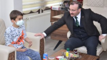 Kütahya akıl ve zeka oyunları turnuvasında başarıı olan öğrencilerimiz belediye başkanımız Hüseyin Doğan’ı makamında ziyaret ettiler.