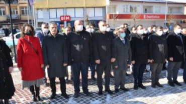 18 MART ÇANAKKALE ŞEHİTLERİ ANMA PROGRAMI  HÜKÜMET KONAĞI ÖNÜNDEKİ ATATÜRK BÜSTÜNE ÇELENK KOYMA TÖRENİ İLE BAŞLADI...