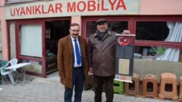 Cevizdere zaferimizin 100.yılı gurur yılı onuruna İstiklal Marşımızın olduğu bez flama