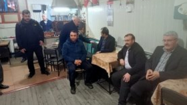 Ramazan ayı vesilesi ile teravih namazını Hergün bir camide idrak eden Belediye Başkanımız Hüseyin Doğan namaz sonrası Çevrede bulunan Kahvehanelerde Vatandaşlarla buluşuyor