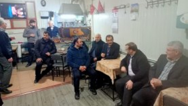 Ramazan ayı vesilesi ile teravih namazını Hergün bir camide idrak eden Belediye Başkanımız Hüseyin Doğan namaz sonrası Çevrede bulunan Kahvehanelerde Vatandaşlarla buluşuyor