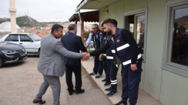 Bayram vesilesiyle her daim görevleri başında olan itfaiye ve Hamam personelimizle bayramlaştık.