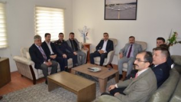 Belediyemizdeki bayramlaşmanın ardından İlçemiz Jandarma komutanlığına geçilerek bayramlaşma törenine devam edildi