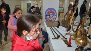 EMETLİ SANATÇILAR RESİM VE EL SANATLARI SERGİSİ AÇILDI...