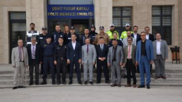 İlçe Emniyet Müdürlüğümüze geçilerek bayramlaşma törenine devam edildi