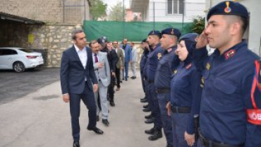 Belediyemizdeki bayramlaşmanın ardından İlçemiz Jandarma komutanlığına geçilerek bayramlaşma törenine devam edildi