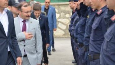 Belediyemizdeki bayramlaşmanın ardından İlçemiz Jandarma komutanlığına geçilerek bayramlaşma törenine devam edildi