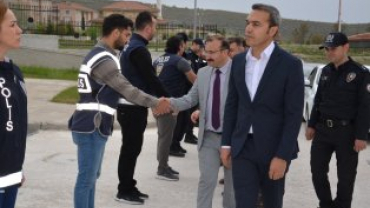 İlçe Emniyet Müdürlüğümüze geçilerek bayramlaşma törenine devam edildi