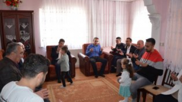 İlçe Protokolü Bayram Öncesi Şehit Ailelerimize Görevlerini Yerine Getirdi
