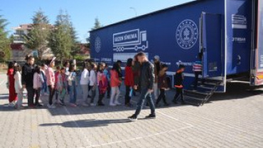 Emet'te Çocuklar Gezen Sinema Şenliğinde Eğlendi