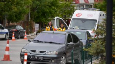 19 Mayıs Atatürk’ü Anma, Gençlik ve Spor Bayramı kutlamaları çelenk sunumuyla başladı.