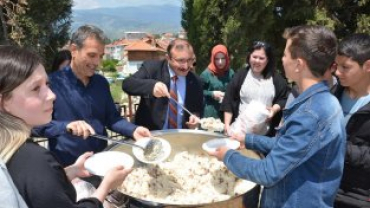 GENÇLER BAHARI OKULLARINCA DÜZENLENEN BAHAR ŞENLİĞİ İLE KARŞILADI