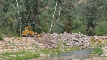 EMET BELEDİYEMİZCE YAPIMI SÜREN EMET DERE MAHALLESİ YAĞCIK KÖPRÜSÜ MESİRE ALANINDA ÇALIŞMALAR DEVAM EDİYOR.