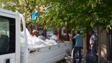 BELEDİYE EKİPLERİ KURBAN BAYRAMI ÖNCESİ HER EVE ULAŞIYOR