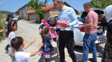 Emet Belediye Başkanımız Hüseyin Doğan, Kurban Bayramı öncesi belediye hizmet birimlerini tek tek ziyaret ederek belediye çalışanlarıyla bayramlaştı.