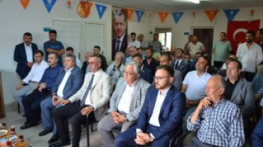 Ak Parti̇ İlçe Başkanlığı Merkez Binasında Bayramlaşma Programı Gerçekleştirildi̇