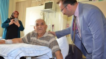 Belediye Başkanımız Hüseyin Doğan  ve Beraberindeki̇ Heyet Dr. Fazıl Doğan Devlet Hastanemizde Ziyaret Ederek Sağlık Personelimizin Ve Tedavi̇ Gören Hastalarımızın Bayramlarını Kutladılar...
