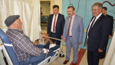 Belediye Başkanımız Hüseyin Doğan  ve Beraberindeki̇ Heyet Dr. Fazıl Doğan Devlet Hastanemizde Ziyaret Ederek Sağlık Personelimizin Ve Tedavi̇ Gören Hastalarımızın Bayramlarını Kutladılar...