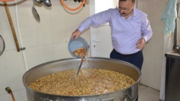 EMET BELEDİYEMİZCE BUGÜN CUMA NAMAZI SONRASI CAMİLERDE AŞURE DAĞITILACAK