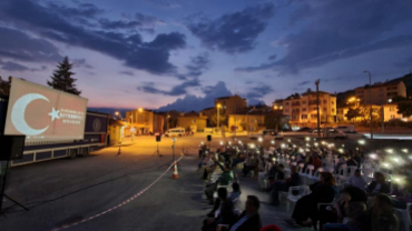 Gezen Sinema Tırı İle Emet'te 'Neşeli Günler'