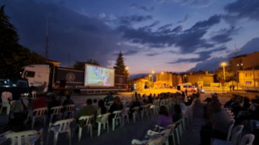 Gezen Sinema Tırı İle Emet'te 'Neşeli Günler'