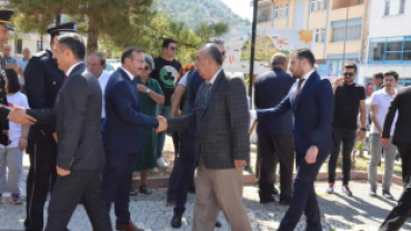 30 AĞUSTOS BÜYÜK ZAFERİMİZİN 100.GURUR YILINDA İLÇEMİZ HÜKÜMET MEYDANIN ÖNÜNDE RESMİ PROGRAM DÜZENLENDİ