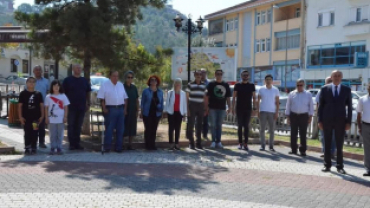 30 AĞUSTOS BÜYÜK ZAFERİMİZİN 100.GURUR YILINDA İLÇEMİZ HÜKÜMET MEYDANIN ÖNÜNDE RESMİ PROGRAM DÜZENLENDİ
