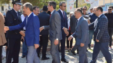 30 AĞUSTOS BÜYÜK ZAFERİMİZİN 100.GURUR YILINDA İLÇEMİZ HÜKÜMET MEYDANIN ÖNÜNDE RESMİ PROGRAM DÜZENLENDİ