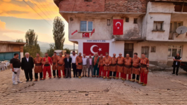 EMET GÜNLÜCEDE MEHTERAN COŞKUSU... EMET BELEDİYEMİZCE KÖYÜMÜZDE KURTULUŞ PİLAVI DAĞITILDI