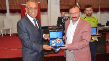 PROGRAM SAYGI DURUŞU İSTİKLAL MARŞIMIZIN OKUNMASI VE PROTOKOL KONUŞMALARI İLE BAŞLADI...