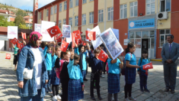 Güvenli trafik için yayalara öncelik duruşu