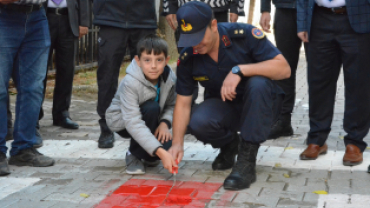 Güvenli trafik için yayalara öncelik duruşu