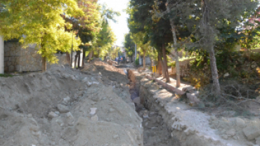 Sorgun göleti istikametinden ilçemize getirilen içme suyu isale hattı çalışmaları Yağcık mevkiimizde devam ediyor.