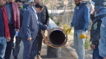 Sorgun göleti istikametinden ilçemize getirilen içme suyu isale hattı çalışmaları Yağcık mevkiimizde devam ediyor.