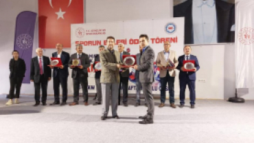 KÜTAHYADA 2022 YILI SPORDA YILIN ENLERİNE ÖDÜLLERİ VERİLDİ