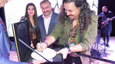 Necati ve Saykolar Konseri Sonrası Kareler teşekkürler gençler....