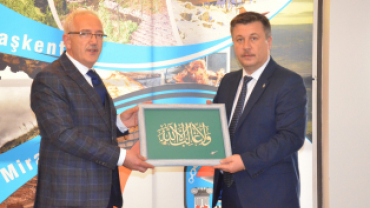 AK PARTİ MANİSA MİLLETVEKİLİ İSMAİL BİLEN PARTİ ÇALIŞMALARI VE ESNAF ZİYARETLERİ,STK VE ODA ZİYARETLERİ KAPSAMINDA BUGÜN EMET İLEMİZDE BULUNUYOR...ZİYARETLERE AK PARTİ KÜTAHYA İL BAŞKAN YARDIMCISI MEHMET ALİ KIZILTAN'DA EŞLİK ETTİ..