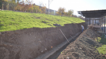 belediye başkanımız Akpınar Mahallesindeki 3600 Metre Karelik alana  sahip Parkta Çevre Düzenleme Çalışmalarını Yerinde inceledi