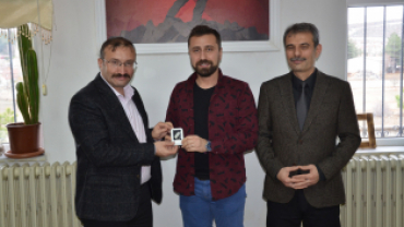 EMET BELEDİYEMİZDEN ÖĞRETMENLERİMİZE FLASH BELLEK HEDİYESİ