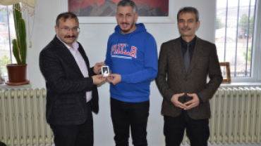 EMET BELEDİYEMİZDEN ÖĞRETMENLERİMİZE FLASH BELLEK HEDİYESİ