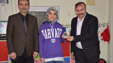 EMET BELEDİYEMİZDEN ÖĞRETMENLERİMİZE FLASH BELLEK HEDİYESİ
