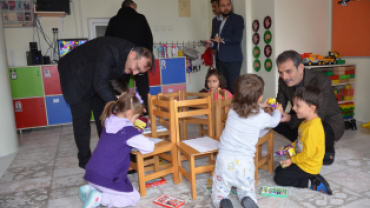 EMET BELEDİYEMİZDEN ÖĞRETMENLERİMİZE FLASH BELLEK HEDİYESİ