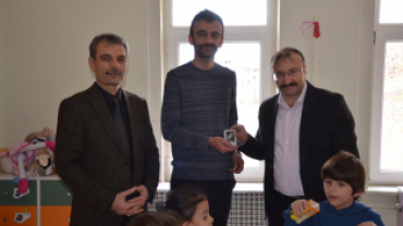 EMET BELEDİYEMİZDEN ÖĞRETMENLERİMİZE FLASH BELLEK HEDİYESİ