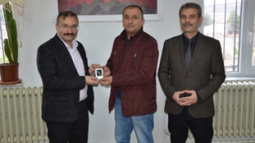 EMET BELEDİYEMİZDEN ÖĞRETMENLERİMİZE FLASH BELLEK HEDİYESİ