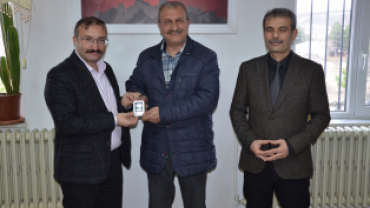 EMET BELEDİYEMİZDEN ÖĞRETMENLERİMİZE FLASH BELLEK HEDİYESİ