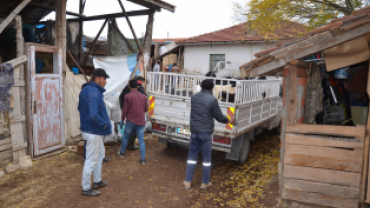 Belediye Projesinde İlk Geri Dönüşüm Oğlaklar Yeni Sahiplerine Teslim Edildi